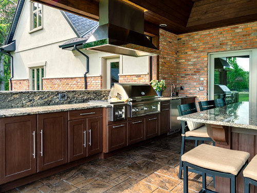 Outdoor Kitchen with BBQ